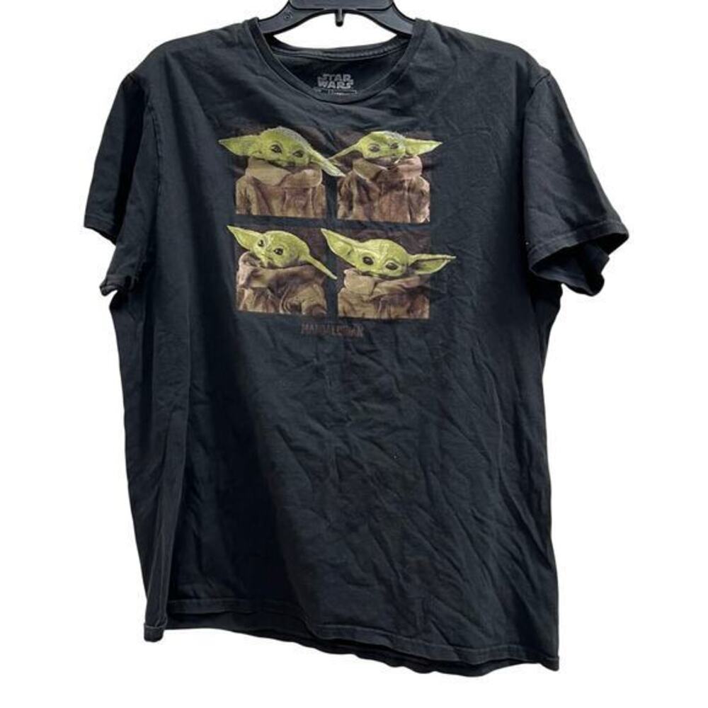 Star Wars "The Mandalorian" T-shirt panel graphic of Grogu Baby Yoda SZ L